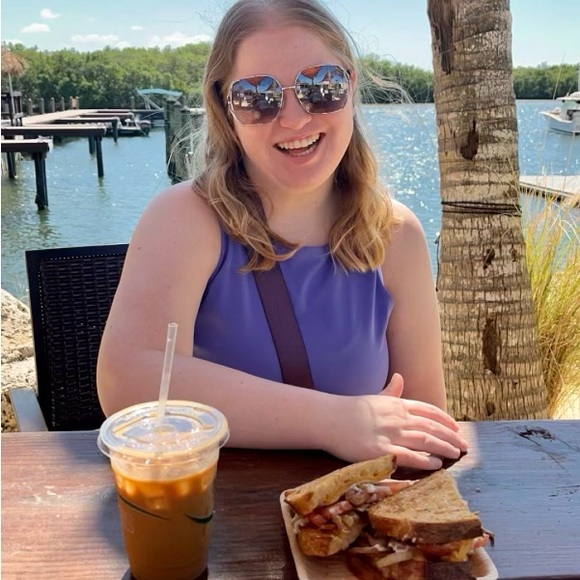 Meet your Posher, Rochelle - Picture 2 of 5